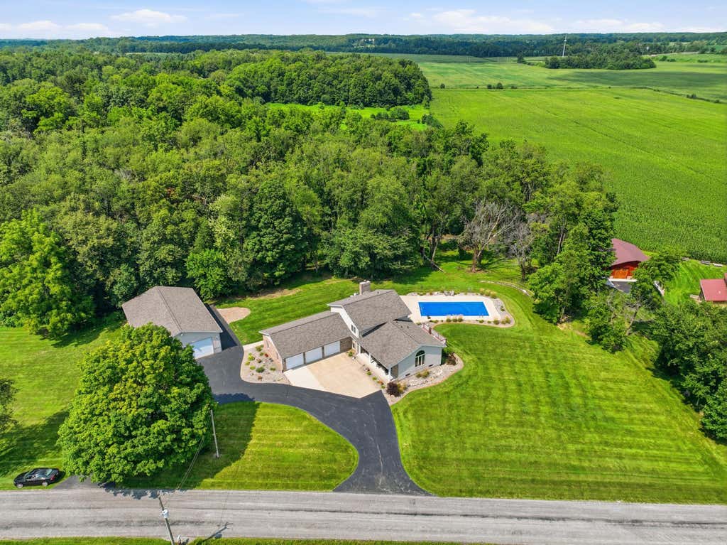 Photo of 463 E 525 N, Valparaiso, IN 46383 (MLS # 843734)
