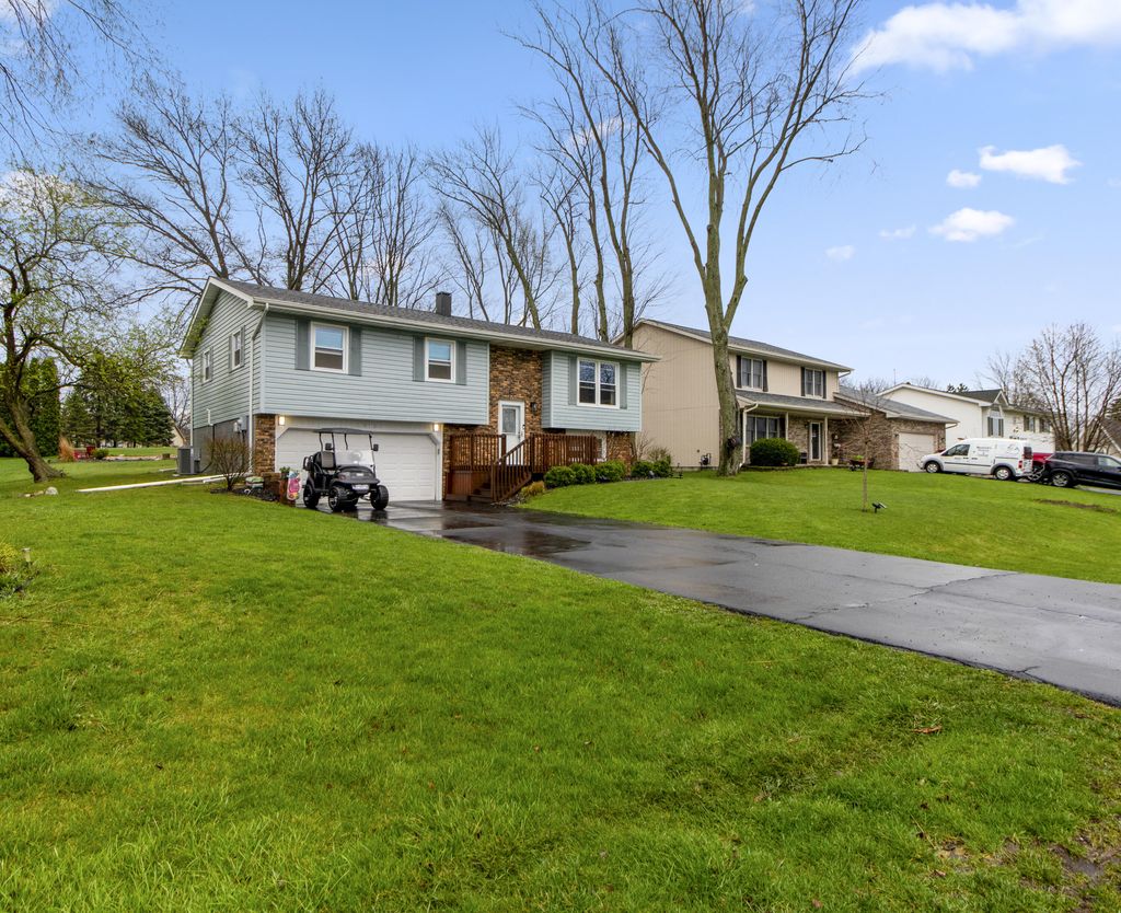 Photo of 1802 Forest Lane, Crown Point, IN 46307 (MLS # 836576)