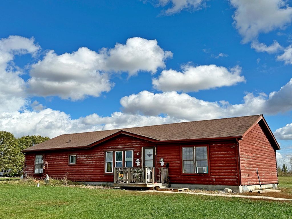 Photo of 15411 Montgomery Street, Hebron, IN 46341 (MLS # 829765)