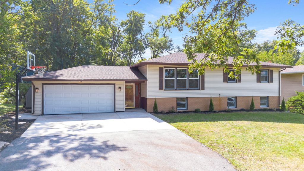 Photo of 3709 W 121st Avenue, Crown Point, IN 46307 (MLS # 834660)