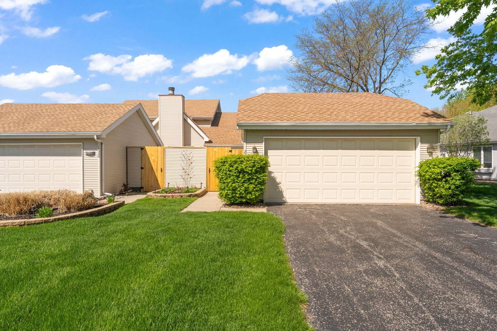 Photo of 230 Holly Lane, Schererville, IN 46375 (MLS # 837797)