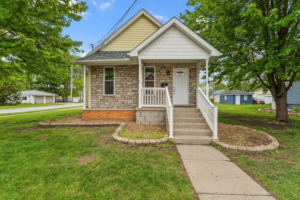Photo of 718 N Grant Street, Crown Point, IN 46307 (MLS # 838487)