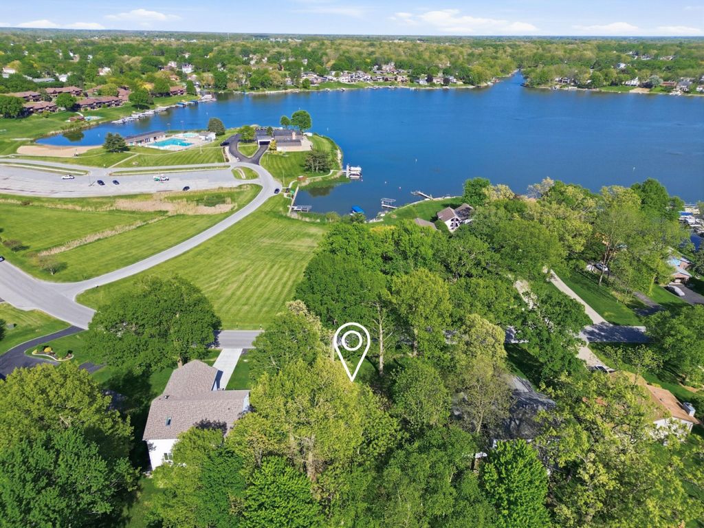 Photo of 3580 W Lakeshore Drive, Crown Point, IN 46307 (MLS # 839299)