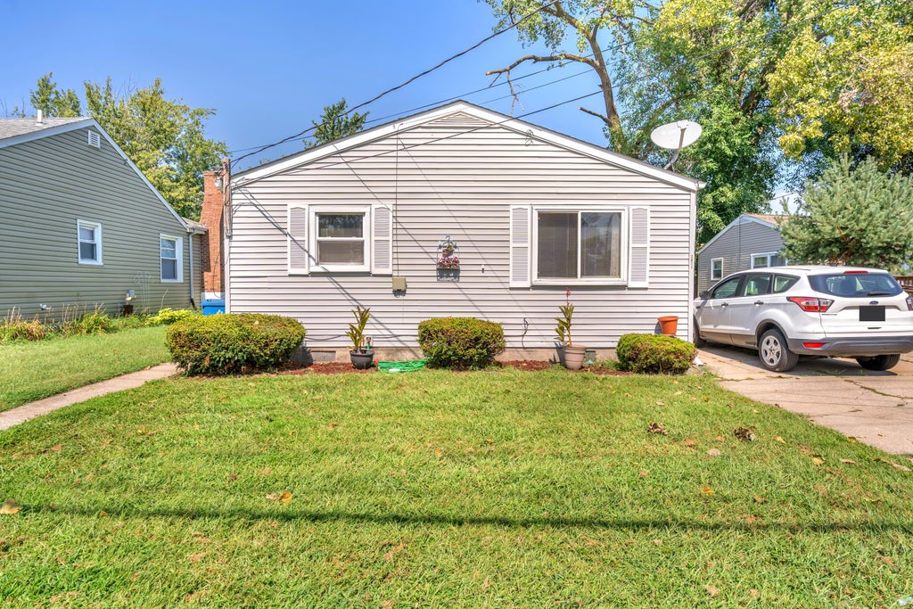 Photo of 2609 Lincoln Street, Highland, IN 46322 (MLS # 845035)