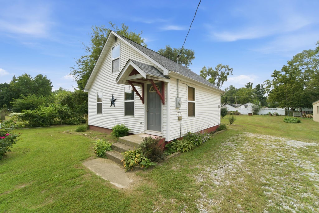 Photo of 708 S Rose Avenue, Kouts, IN 46347 (MLS # 845067)