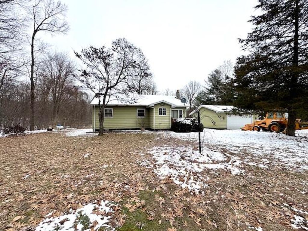 Photo of 10120 E 200 N, Grovertown, IN 46531 (MLS # 834666)