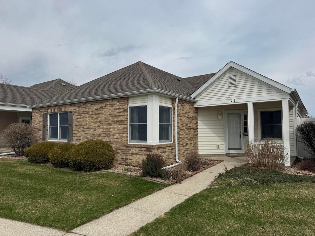 Photo of 711 Meadow Brook Drive, Lowell, IN 46356 (MLS # 836231)