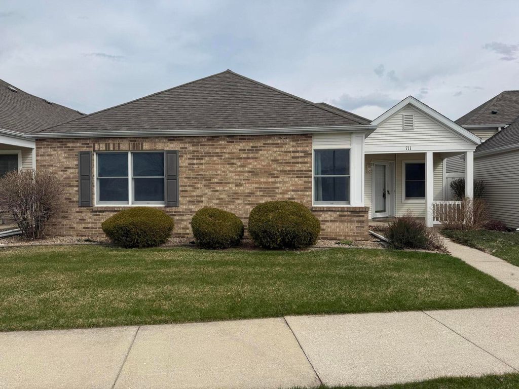 Photo of 711 Meadow Brook Drive, Lowell, IN 46356 (MLS # 836231)