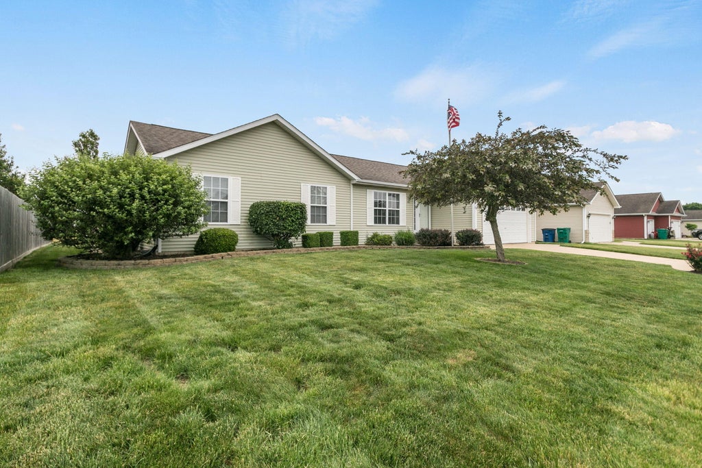 Photo of 806 Jacob Drive, Westville, IN 46391 (MLS # 840354)