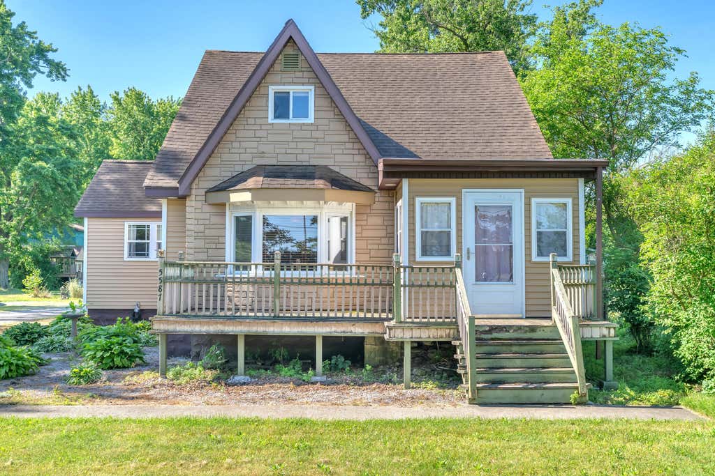 Photo of 5587 W State Road 10, DeMotte, IN 46310 (MLS # 840057)