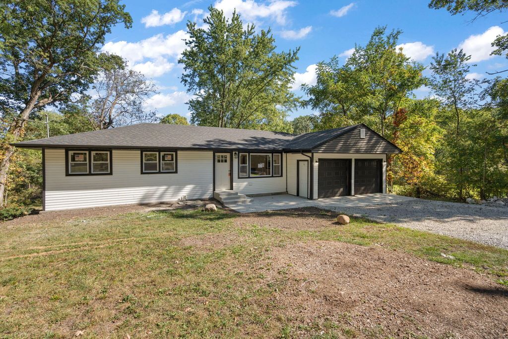 Photo of 12323 S Cline Avenue, Crown Point, IN 46307 (MLS # 832340)