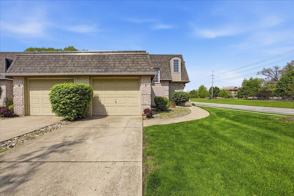 Photo of 2 Woodhollow Drive, Schererville, IN 46375 (MLS # 839269)