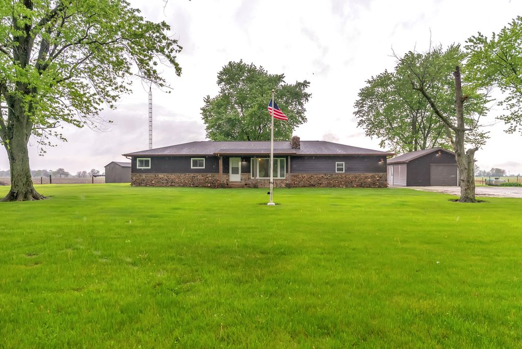 Photo of 2204 S Meridian Road, Morocco, IN 47963 (MLS # 838212)