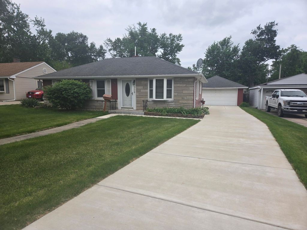Photo of 309 Maple Lane, Crown Point, IN 46307 (MLS # 839253)