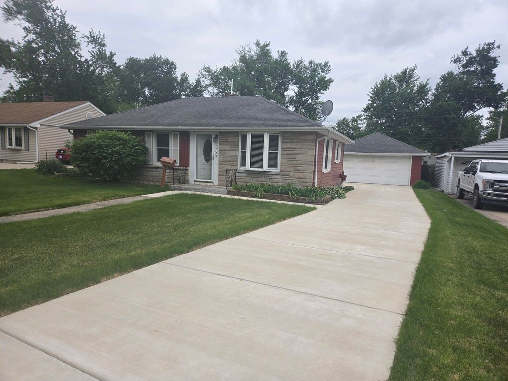 Photo of 309 Maple Lane, Crown Point, IN 46307 (MLS # 839253)