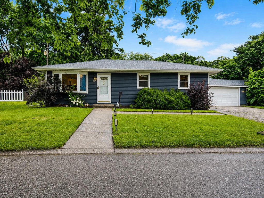 Photo of 807 Henry Court, Hobart, IN 46342 (MLS # 843311)