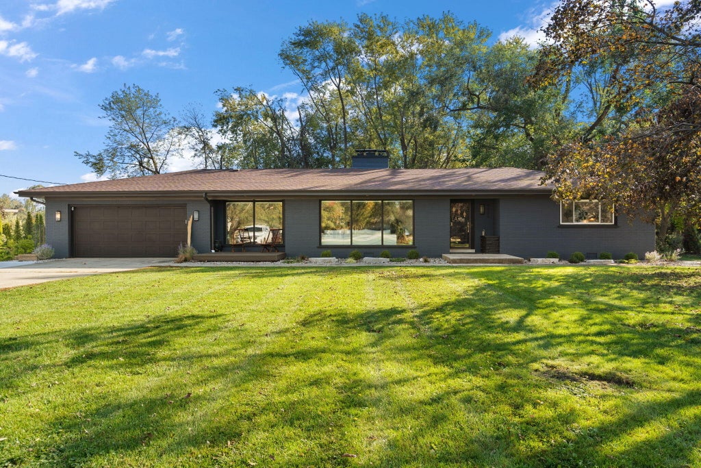 Photo of 9905 Merrillville Road, Crown Point, IN 46307 (MLS # 847377)