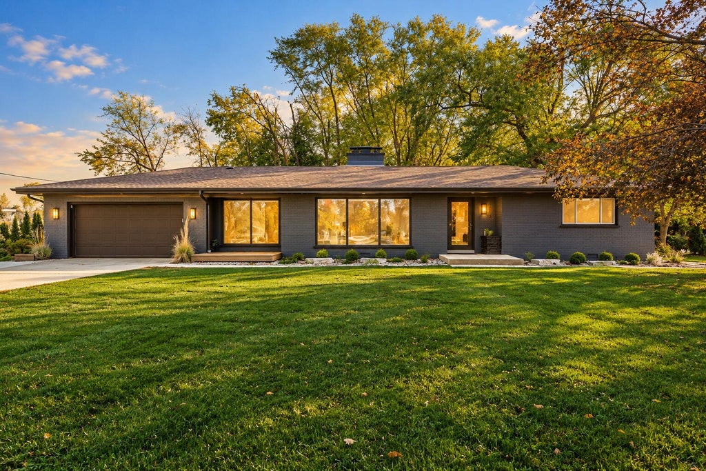 Photo of 9905 Merrillville Road, Crown Point, IN 46307 (MLS # 847377)