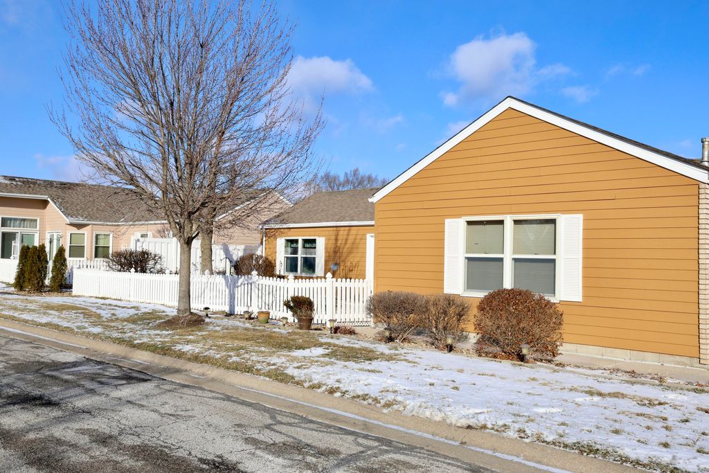 Photo of 322 Valley Court, Lowell, IN 46356 (MLS # 832979)