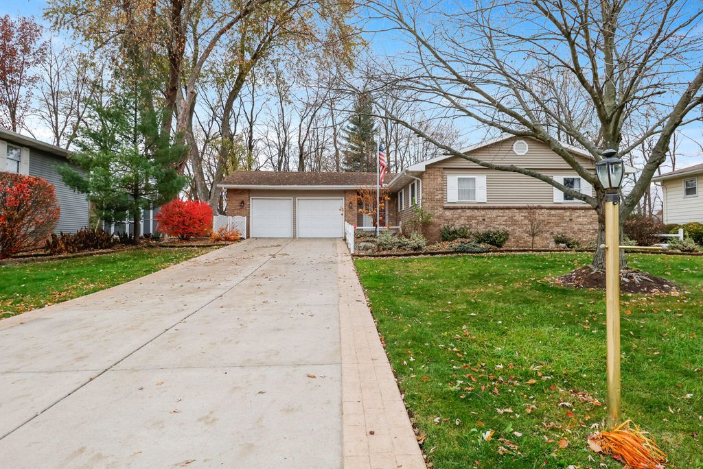 Photo of 1608 Sunnyslope Drive, Crown Point, IN 46307 (MLS # 830791)