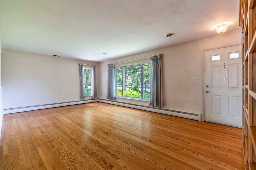 Photo of 9430 Hilltop Drive, Saint John, IN 46373 (MLS # 839336)