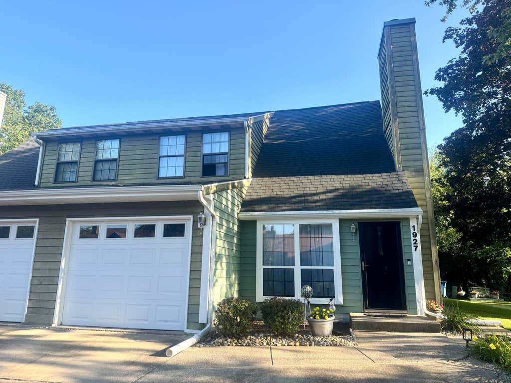 Photo of 1927 Springvale Drive, Crown Point, IN 46307 (MLS # 844184)