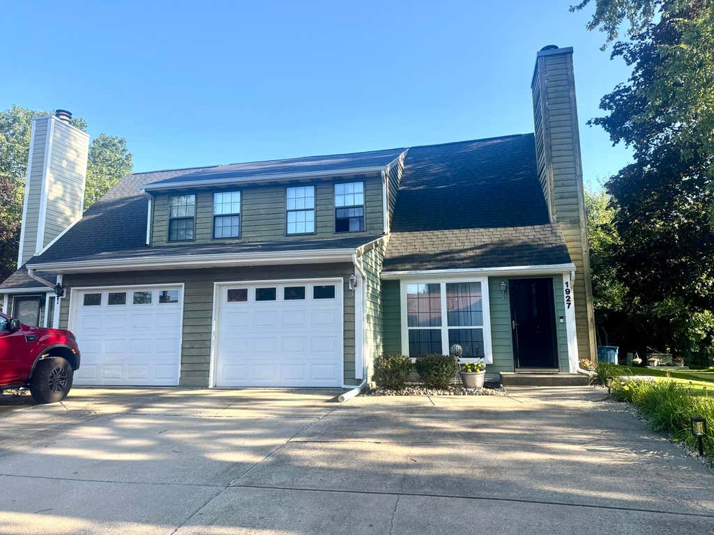 Photo of 1927 Springvale Drive, Crown Point, IN 46307 (MLS # 844184)