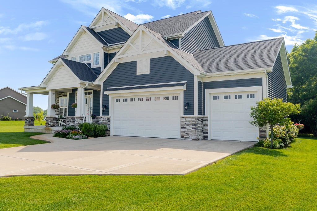 Photo of 875 Farmview Drive, Valparaiso, IN 46383 (MLS # 844468)