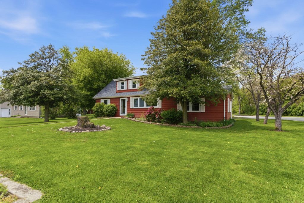 Photo of 131 N 18th Street, Chesterton, IN 46304 (MLS # 838505)