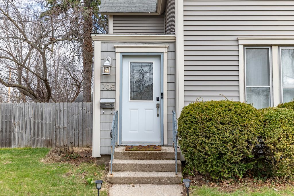 Photo of 705 Institute Street, Valparaiso, IN 46383 (MLS # 836221)