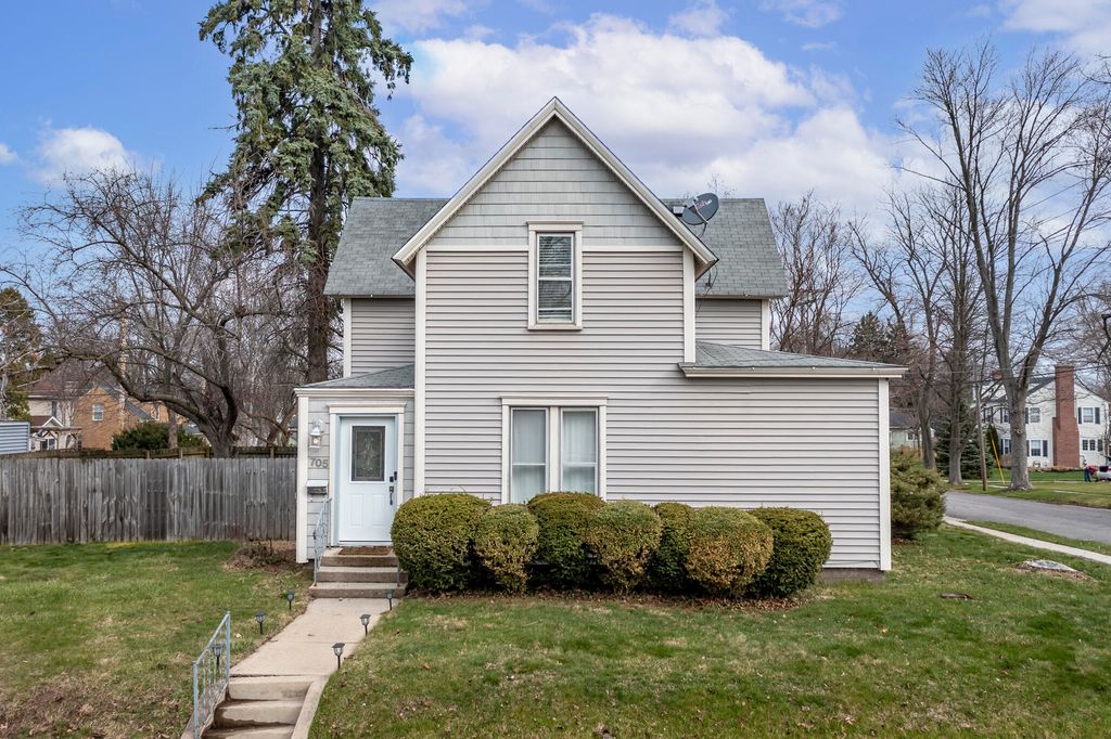 Photo of 705 Institute Street, Valparaiso, IN 46383 (MLS # 836221)