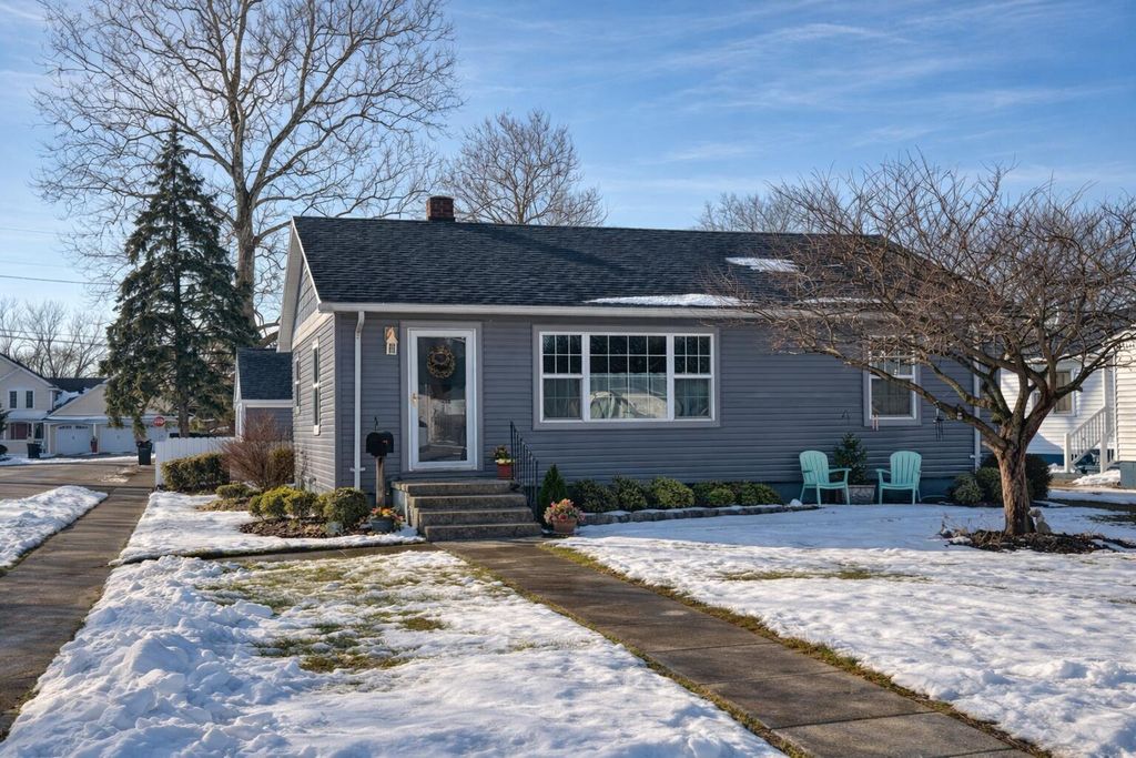 Photo of 903 W Grove Street, Rensselaer, IN 47978 (MLS # 833876)