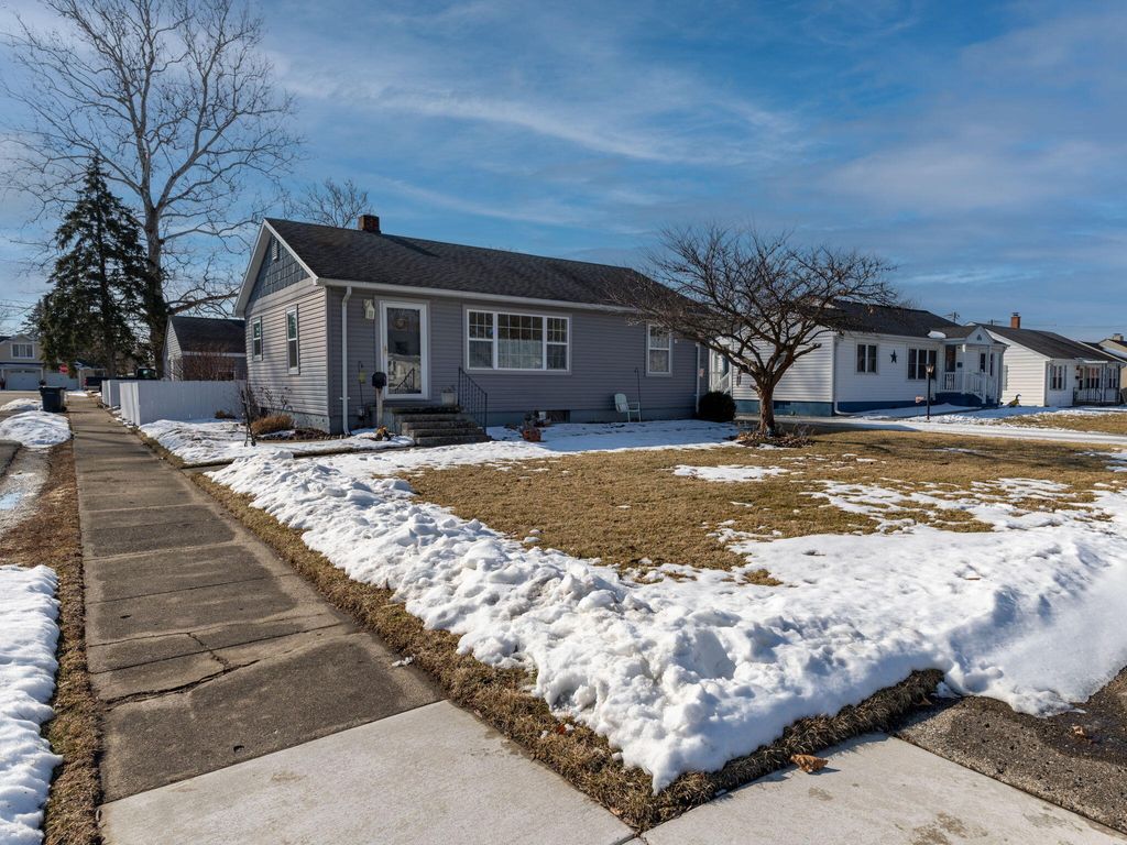 Photo of 903 W Grove Street, Rensselaer, IN 47978 (MLS # 833876)