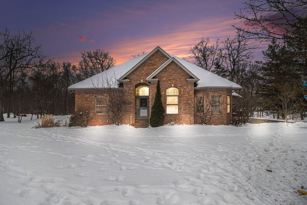 Photo of 108 Lolabell Drive W, Valparaiso, IN 46385 (MLS # 834488)