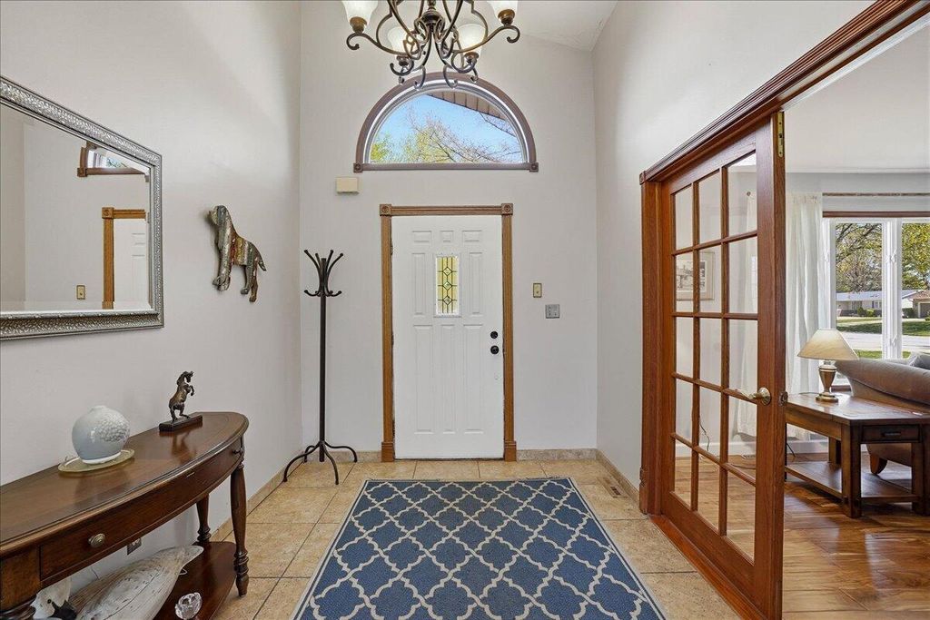 Photo of 1031 Brooke Lane, Schererville, IN 46375 (MLS # 837672)