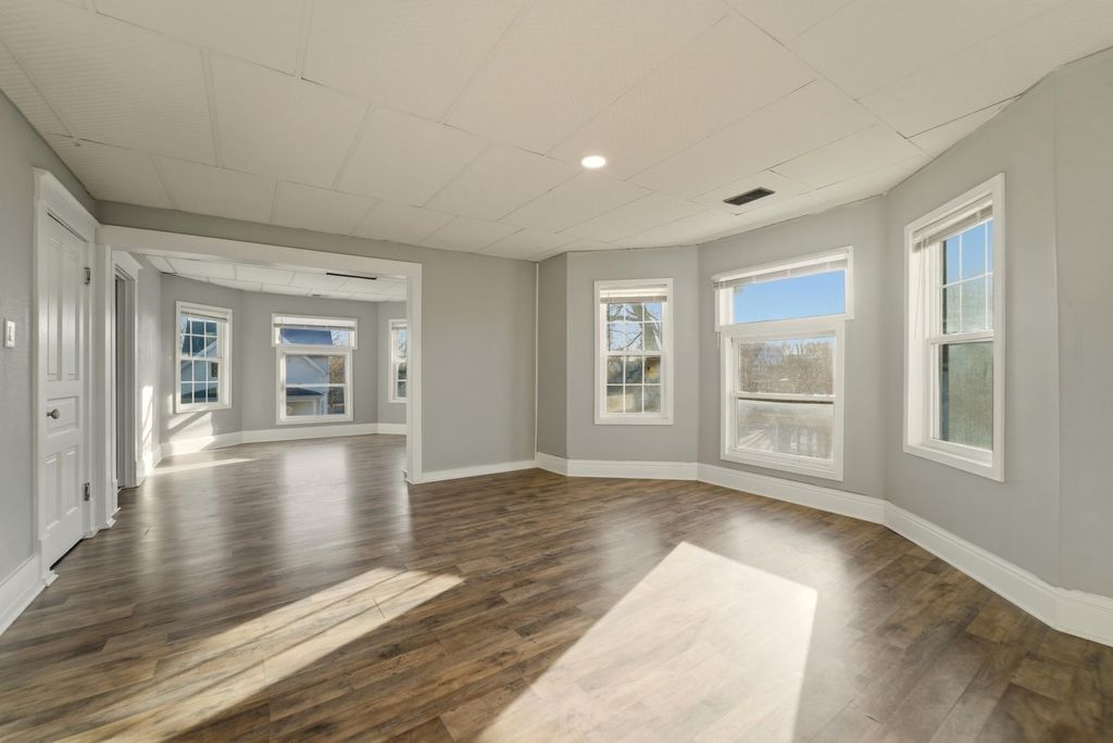 Photo of 208 E Barker Avenue, Michigan City, IN 46360 (MLS # 834962)