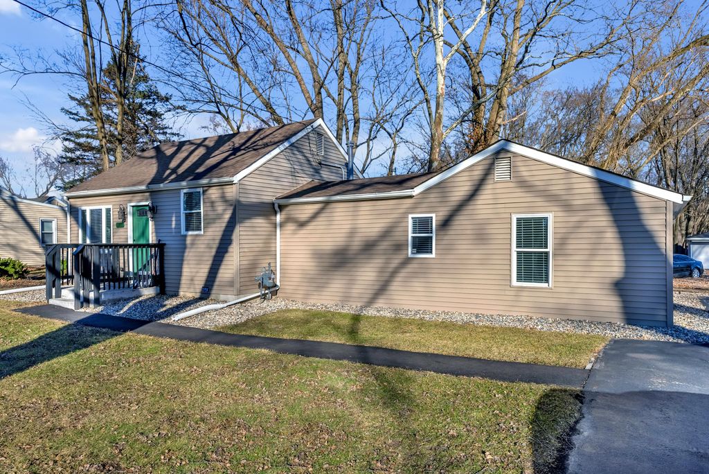 Photo of 1735 S Fairbanks Street, Griffith, IN 46319 (MLS # 834564)