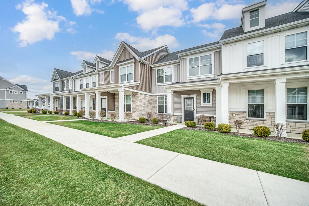 Photo of 11789 Kentucky Street, Crown Point, IN 46307 (MLS # 835475)