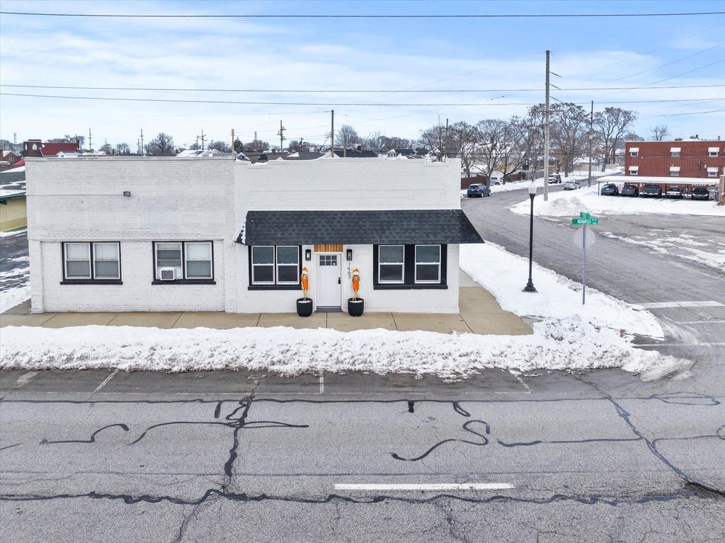 Photo of 1463 Indianapolis Boulevard, Whiting, IN 46394 (MLS # 831738)