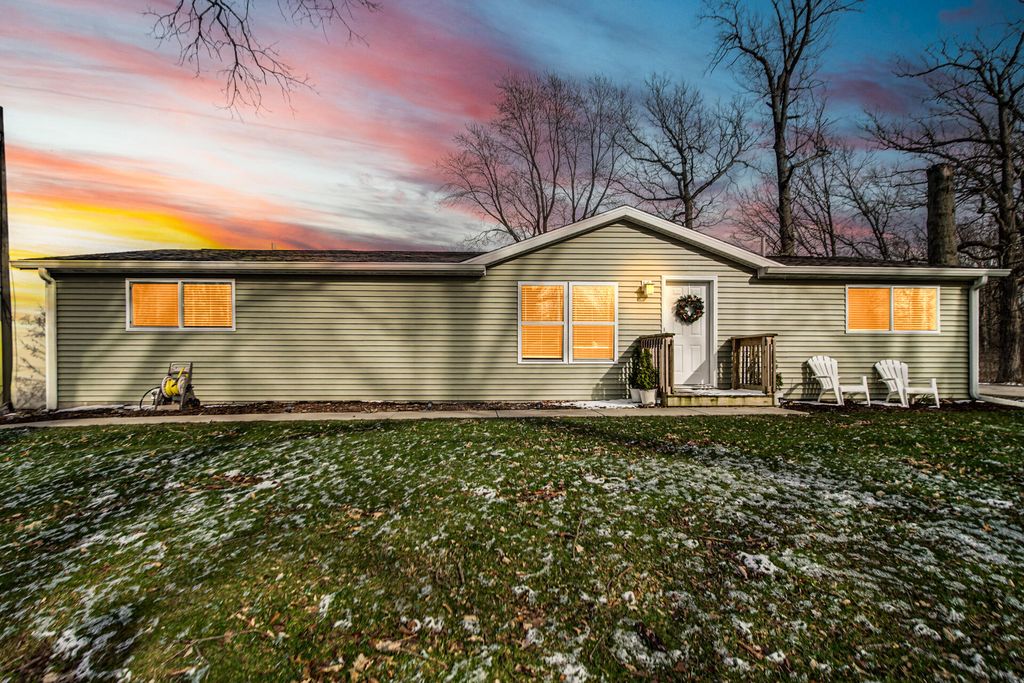 Photo of 1415 N 200 E, Chesterton, IN 46304 (MLS # 838012)