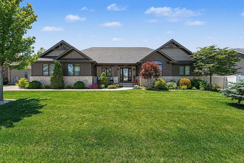 Photo of 915 Betty Lane, Crown Point, IN 46307 (MLS # 841291)