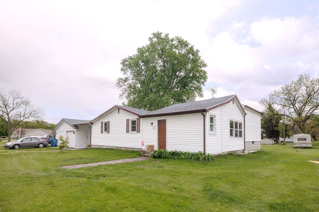 Photo of 607 E Washington Street, Morocco, IN 47963 (MLS # 838483)