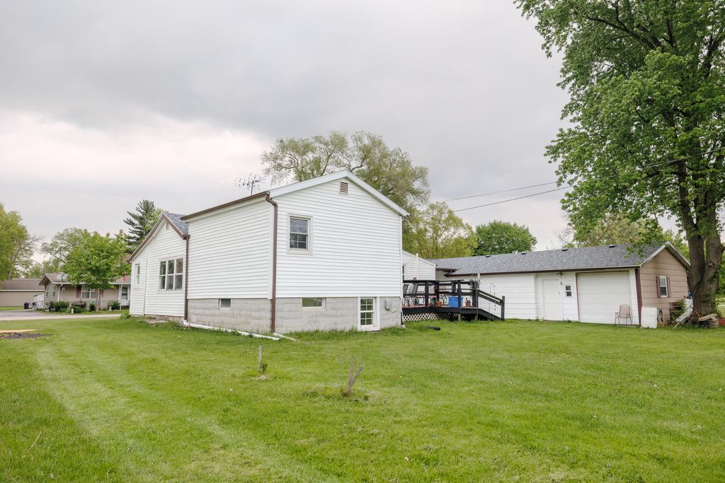 Photo of 607 E Washington Street, Morocco, IN 47963 (MLS # 838483)