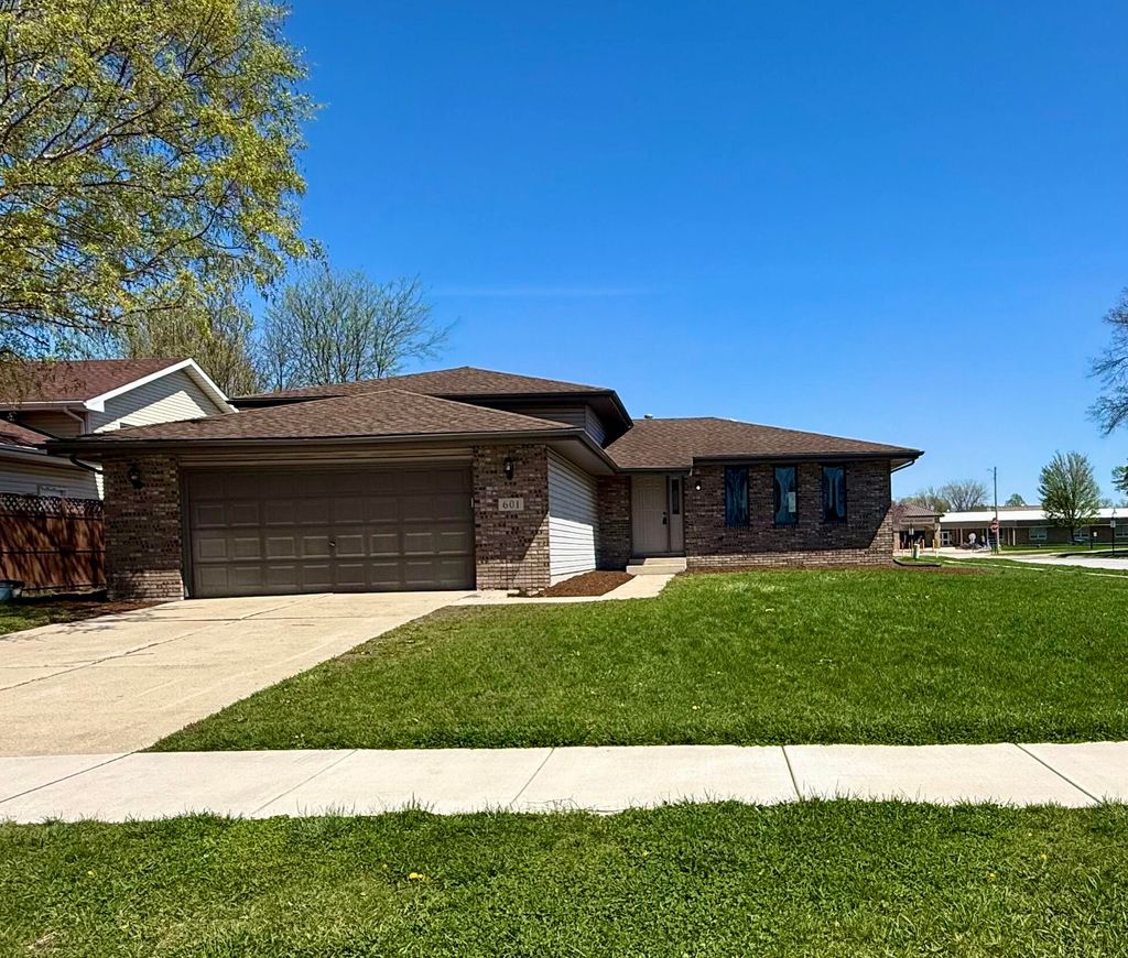 Photo of 601 N Holly Lane, Griffith, IN 46319 (MLS # 837503)