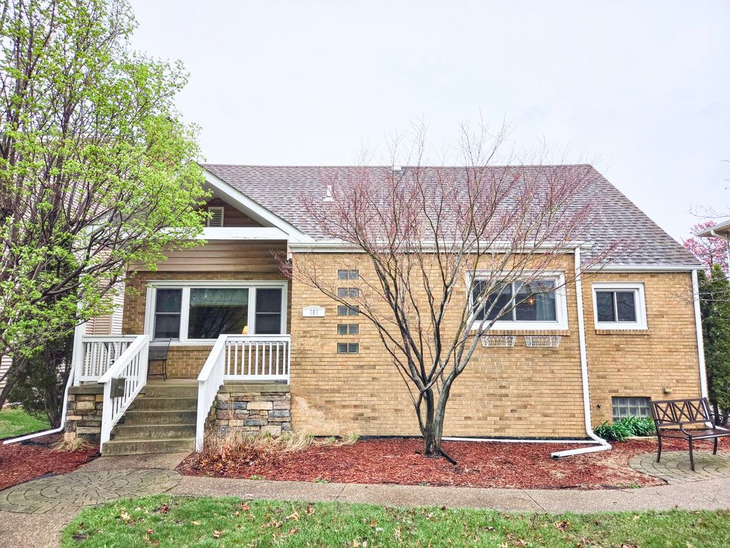 Photo of 707 N Broad Street, Griffith, IN 46319 (MLS # 836494)