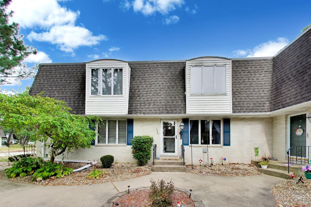 Photo of 1429 Elm Court, Schererville, IN 46375 (MLS # 845445)
