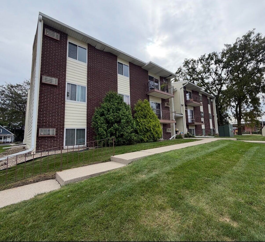 Photo of 121 N West Street #16, Crown Point, IN 46307 (MLS # 846021)