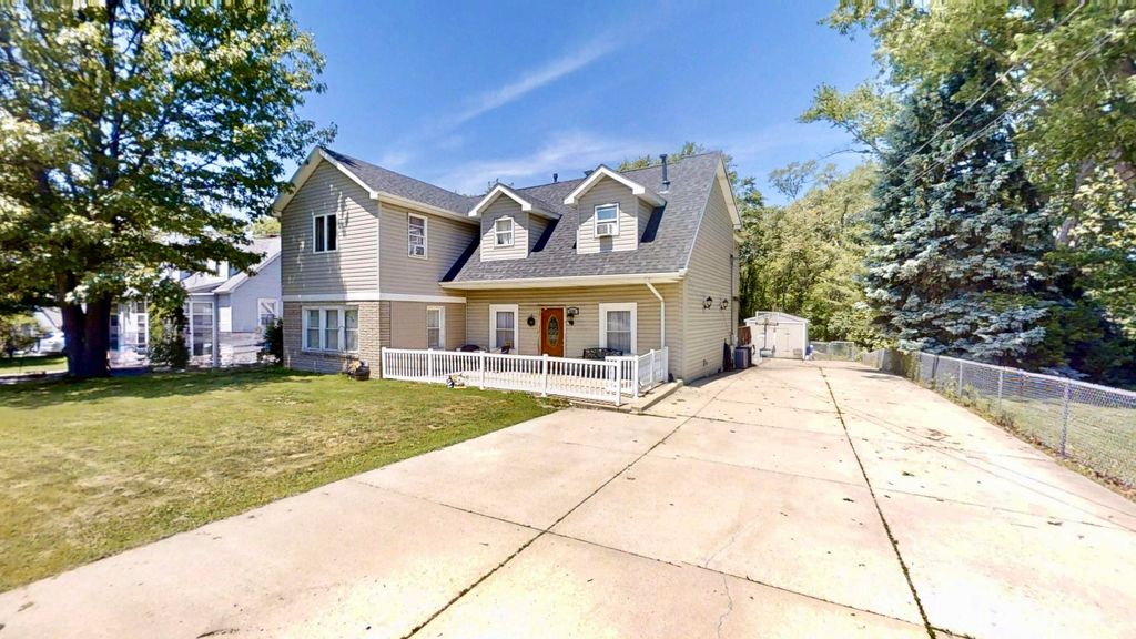 Photo of 626 E 77th Avenue, Schererville, IN 46375 (MLS # 840414)