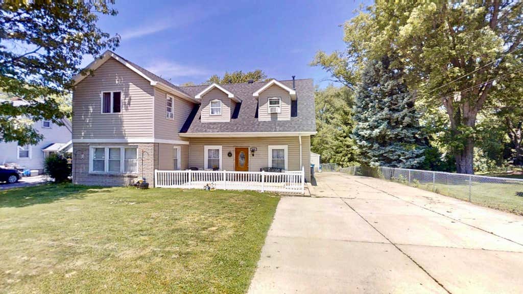 Photo of 626 E 77th Avenue, Schererville, IN 46375 (MLS # 840414)