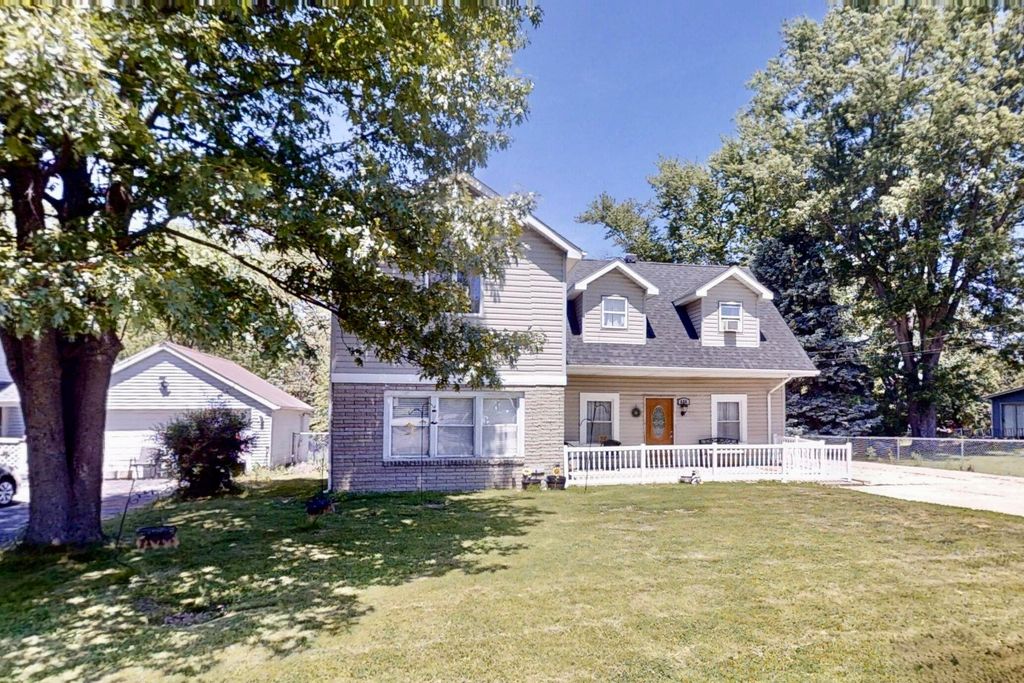 Photo of 626 E 77th Avenue, Schererville, IN 46375 (MLS # 840414)